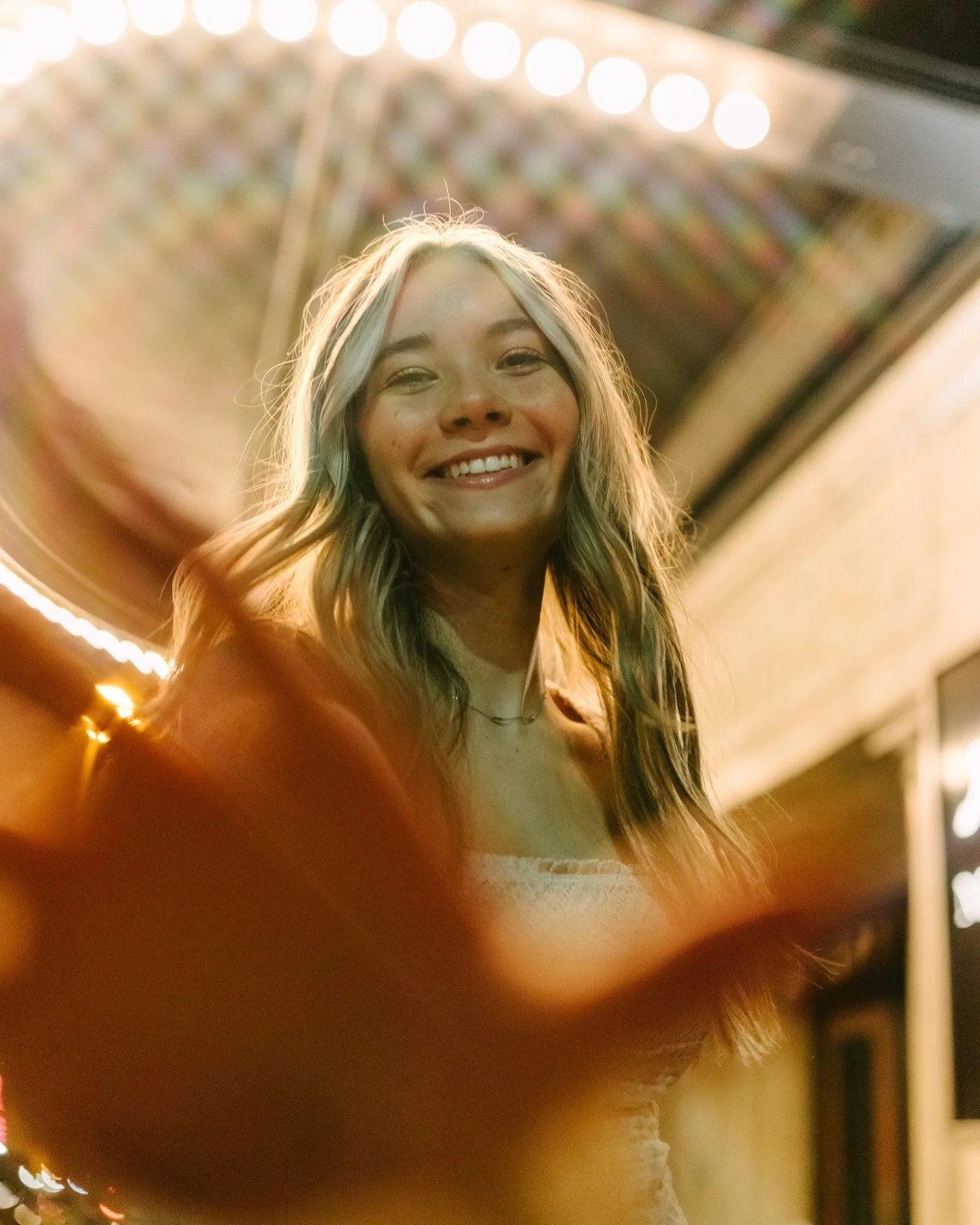 Around here we love fashion girlies and a moody evening senior session under downtown lights!

2025 seniors in &amp; around Kansas City &mdash; this could be you 🫶🏻

.

#kcphotographer #kclifestylephotographer #kansascityphotographer #editorialseni