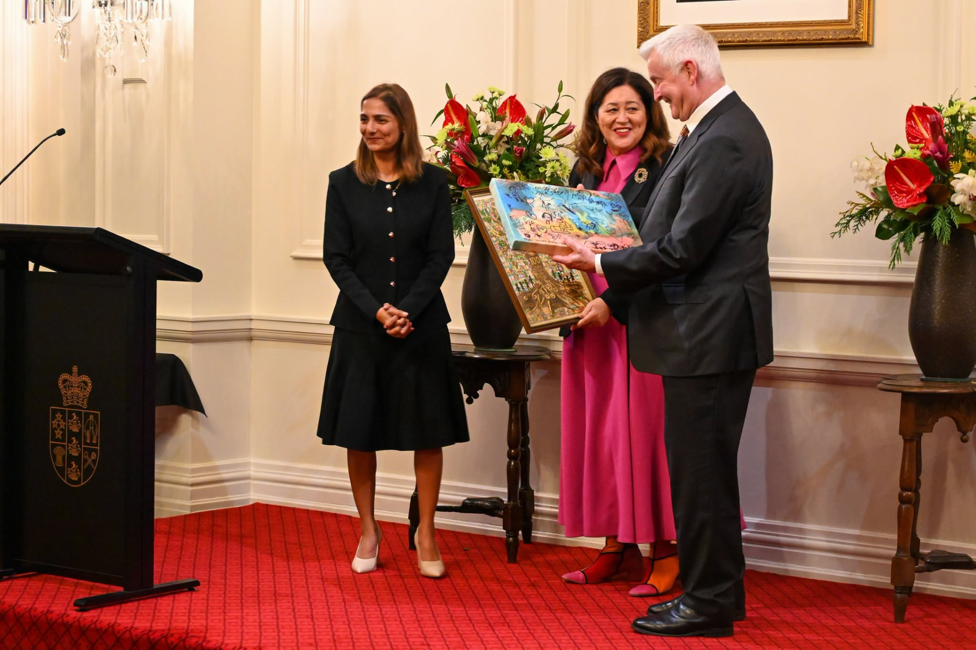 Governor general recieving artwork