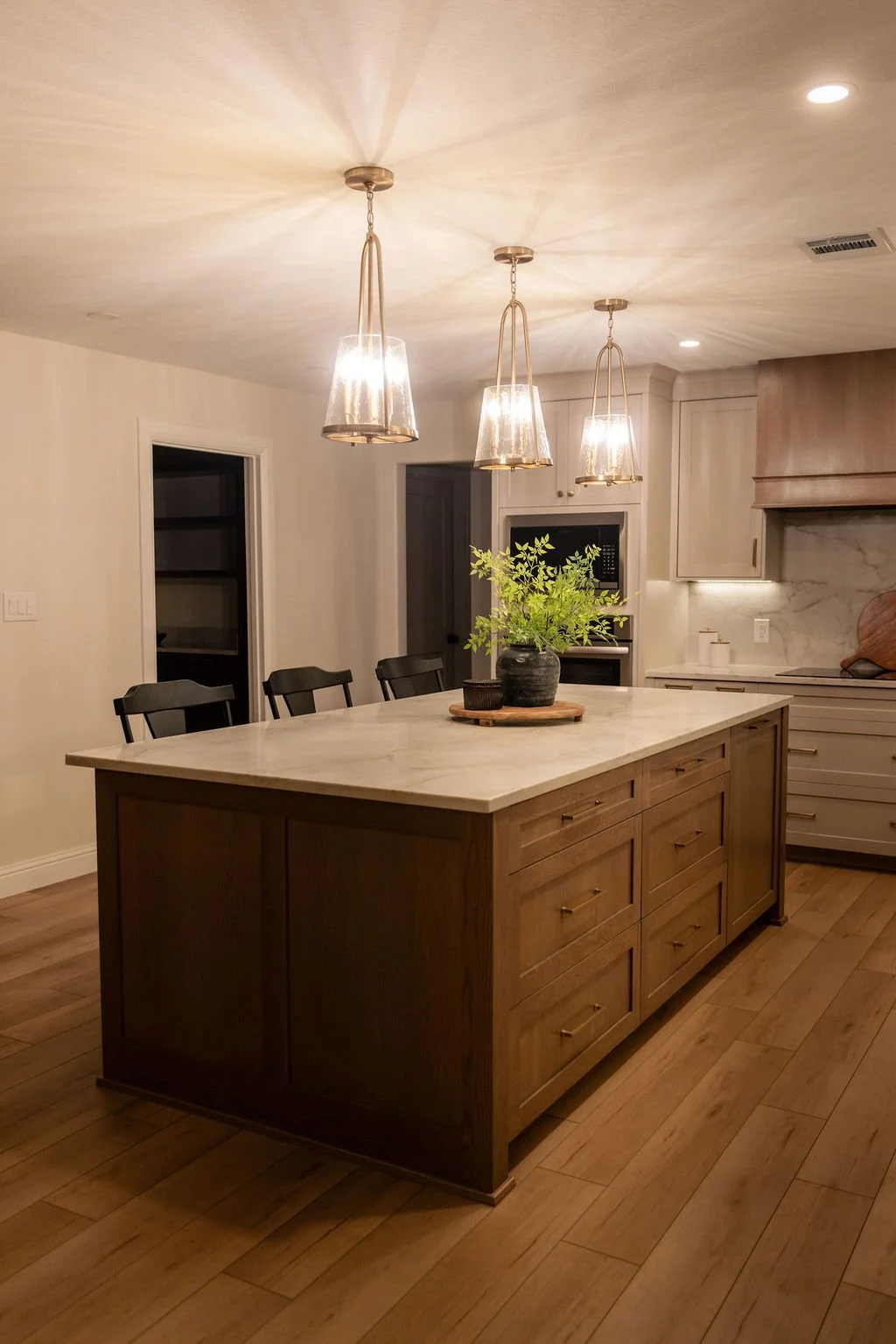 design: Michelle Rae Designs
millwork: Manasseh Wood
photos: Garrett Faison/Media Depot
