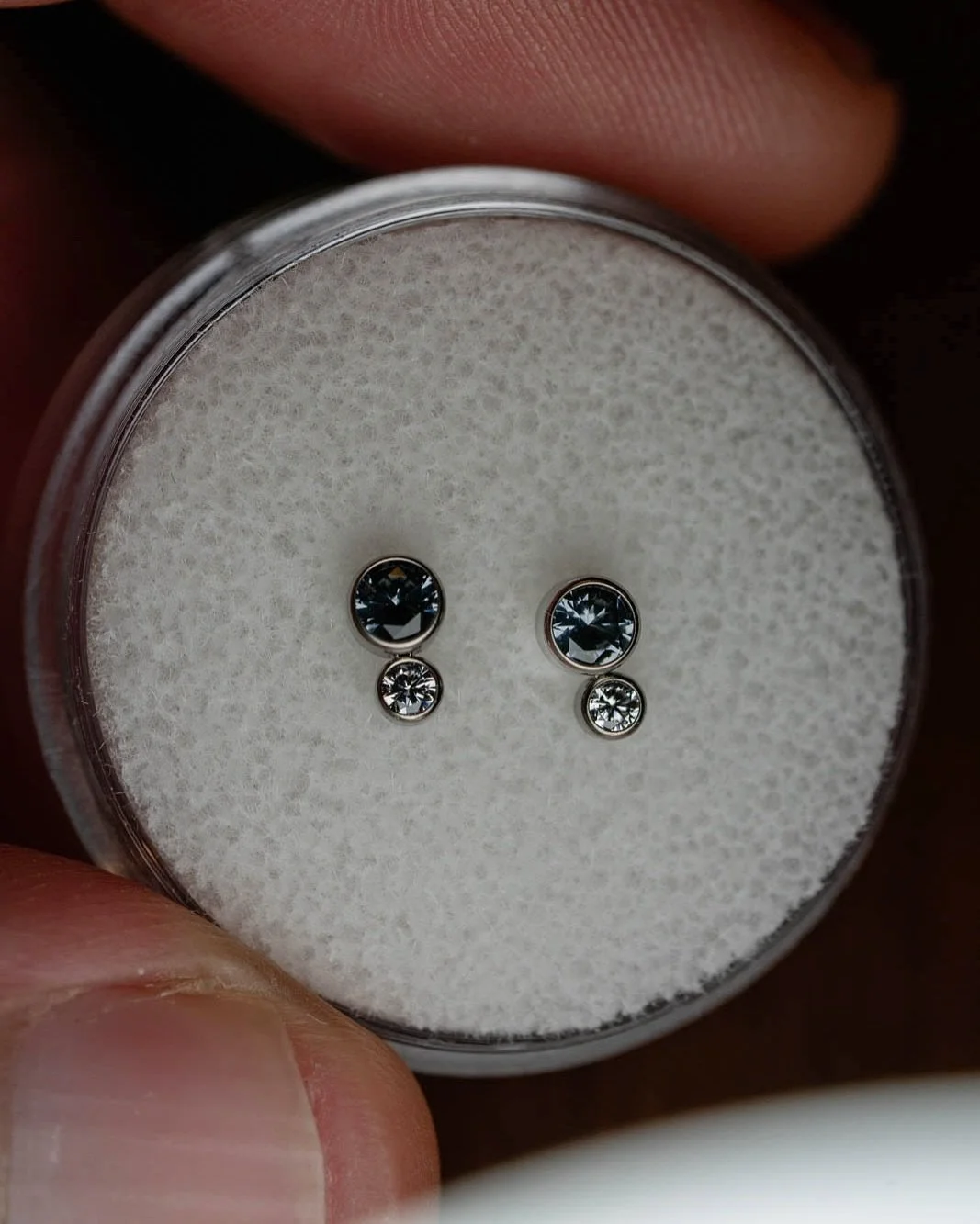 Modelos de @neometaljewelry disponibles con @rubenlew.bodypiercing 🐼 la agenda ya est&aacute; abierta para #piercings en #ensenada viernes y s&aacute;bados ✍🏻 puedes programar cita o llegar directo al estudio en @santotomas_plaza 🕉️