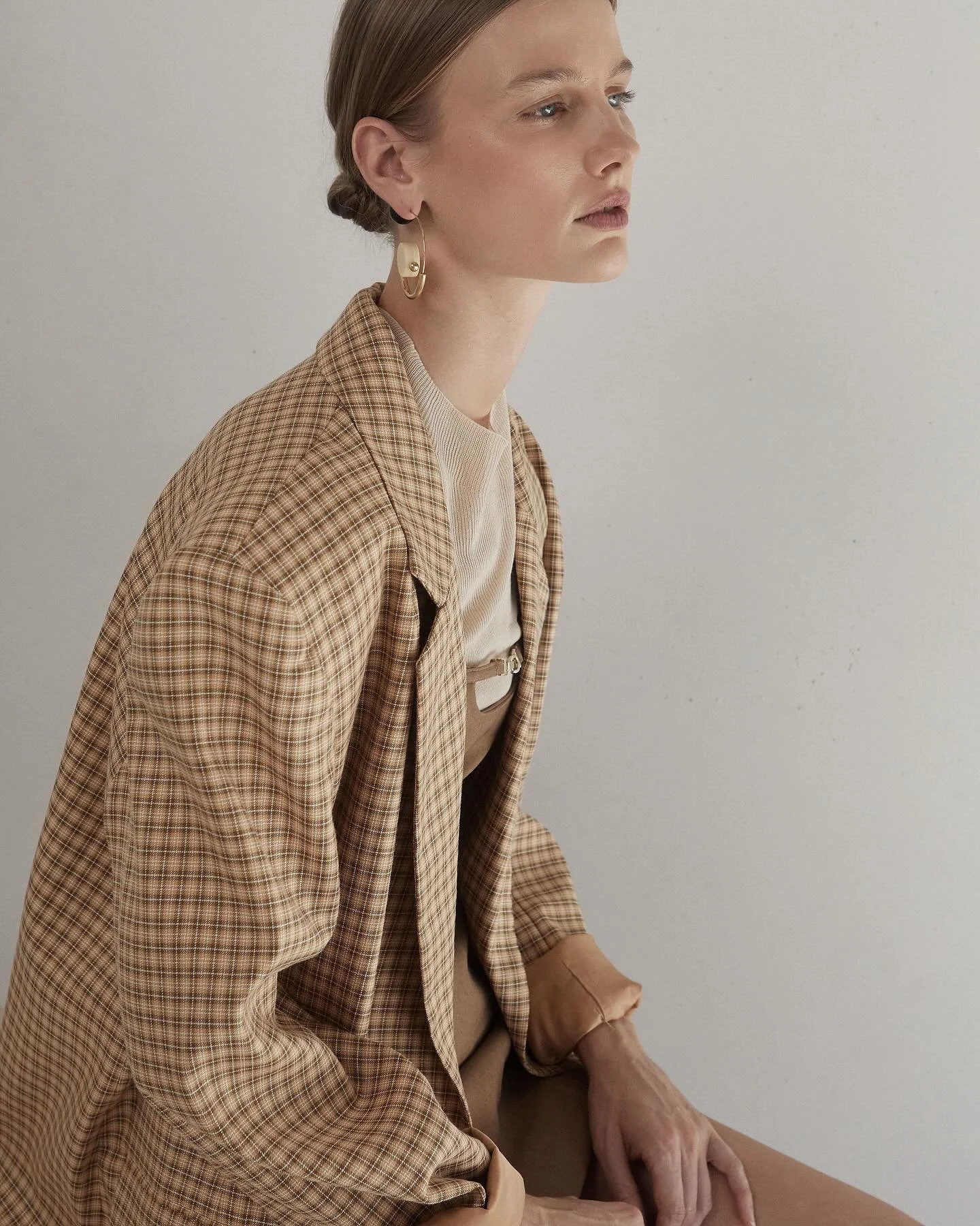 Playing with pre loved goodness @the_harmonic 
📸 @sammclare 
Hair and make @hannahbondmakeup 
Model @hannahalford 
Styled by me @tessa_styled
