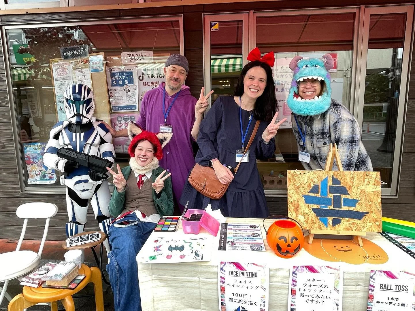 今日は滝山商店街のハロウィン🎃イベントでフェイスペイントをさせてもらいました。いくつかゲームも提供させて頂きました。小雨のなかでも来てくださった皆様、ありがとうございました！

#東久留米 #滝山商店街 #コミュニティセンター #アート #フェイスペイント