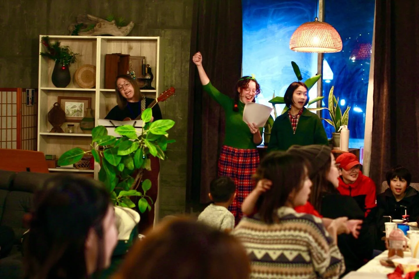 シャロームハウスでのクリスマス会🎅は特別な夜になりました。
手作りクッキー🍪にキャロル🎤、クラフト✂️、楽しい仲間たち！
来てくださった全ての人に感謝！
みなさんにクリスマス🎄の素敵な祝福がありますように。