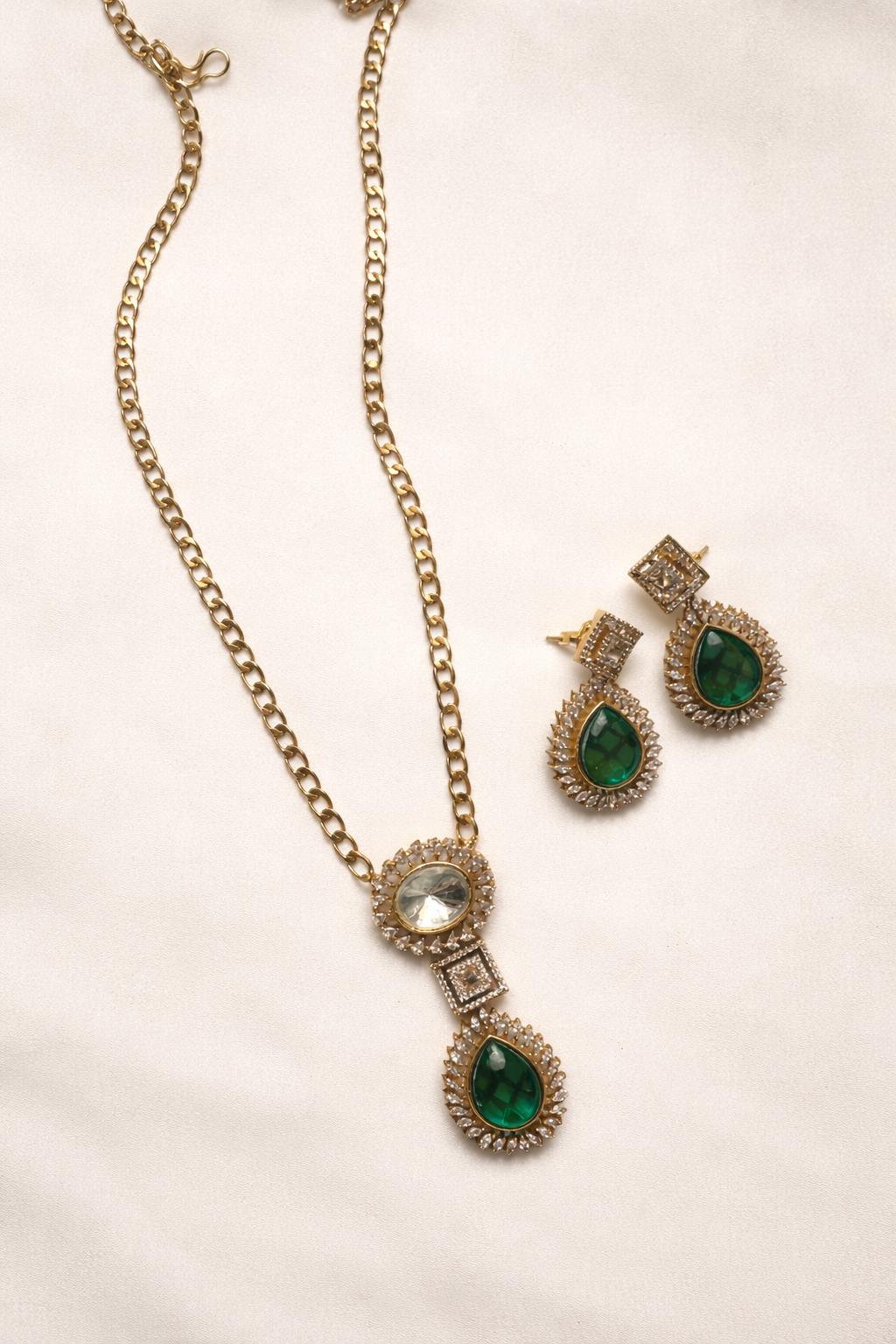 Emerald Green Teardrop Stone Necklace Neutral.png