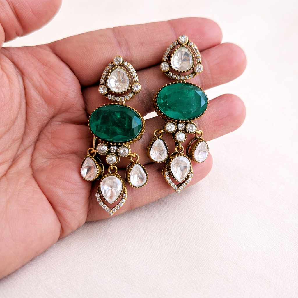 Emerald Pendant Necklace Set Earrings Hand.png
