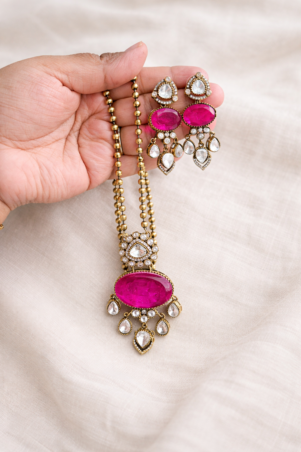 Pendant Fuschia Necklace Set Neutral Backgrounds Hand.png