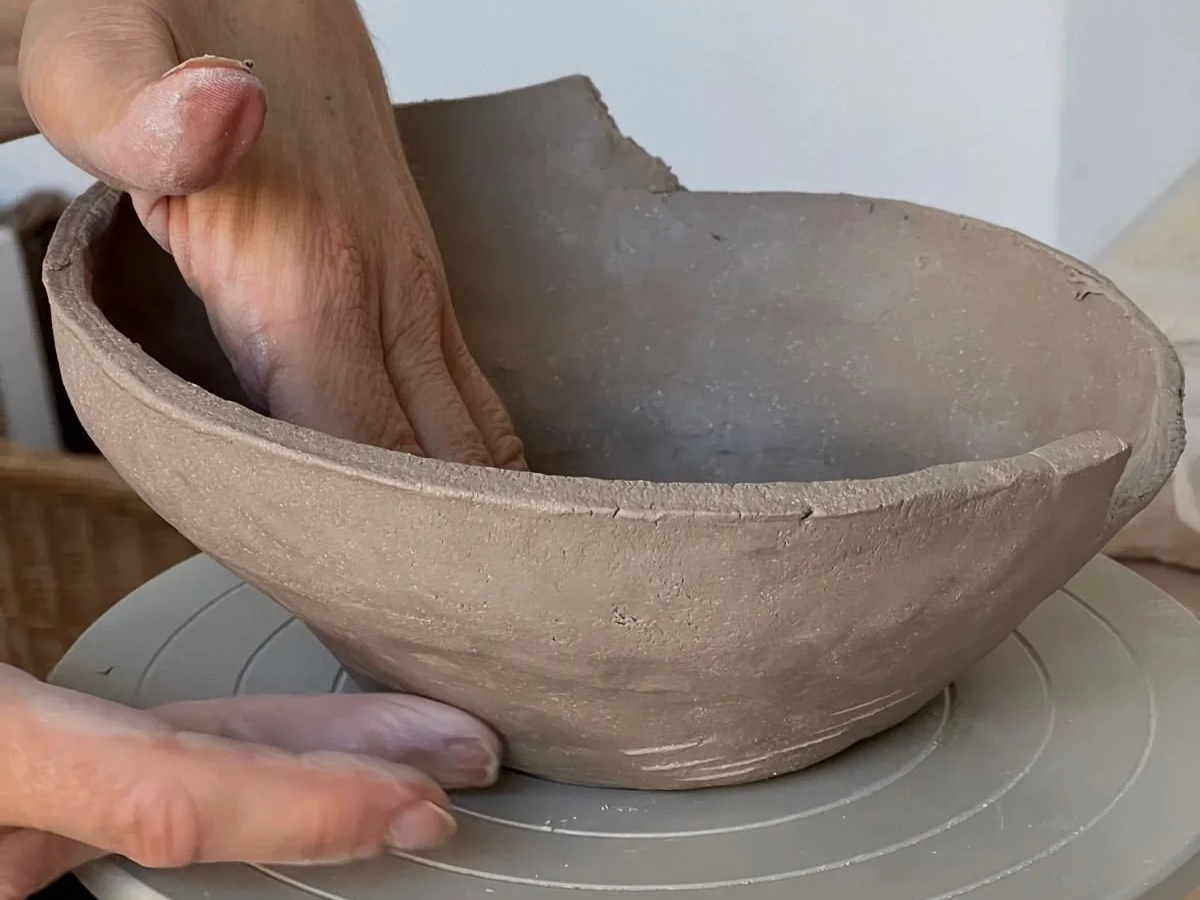 Töpferkurs in Hannover: CĀALMĀ Studio begeistert mit Keramik Workshops, Drehscheiben-Kursen und kreativen Erlebnisgeschenken