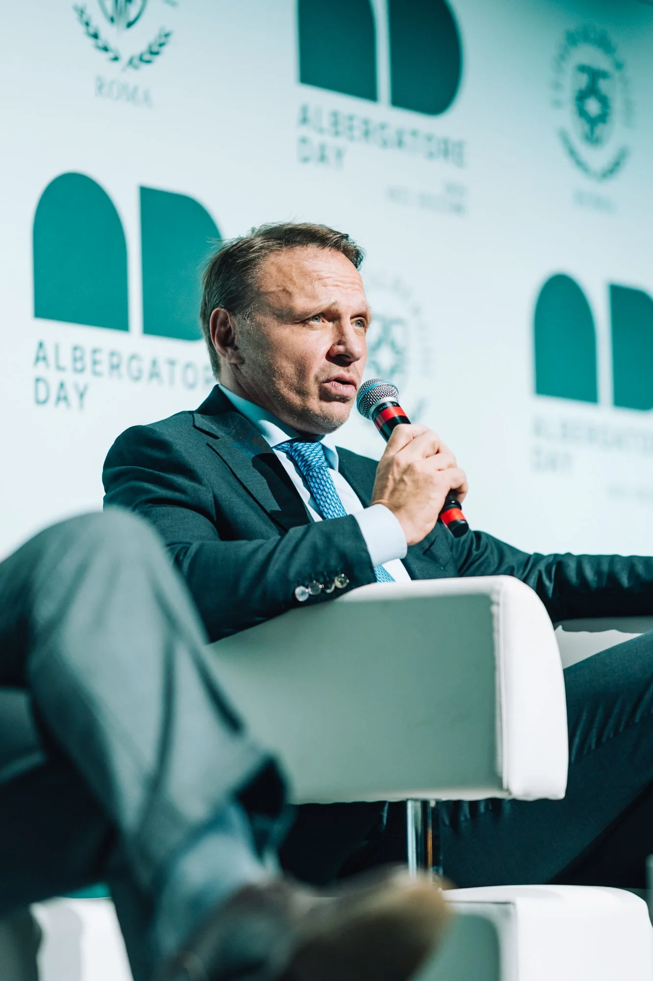 16 lollobrigida primo piano.jpg