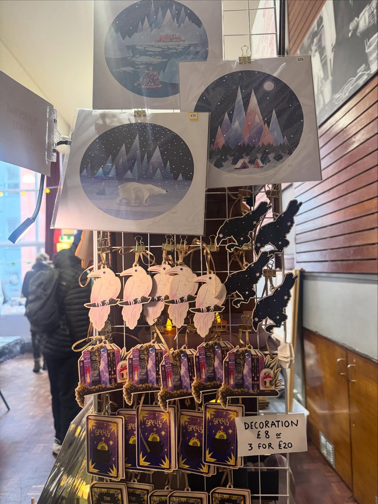 My simplified stall setup for when I run out of time/ need to keep it a little less OTT ✨ Currently rushing to reopen my Etsy shop, update my website, finish off my Xmas artwork and products, and make more stickers and badges to go with my prints  fo