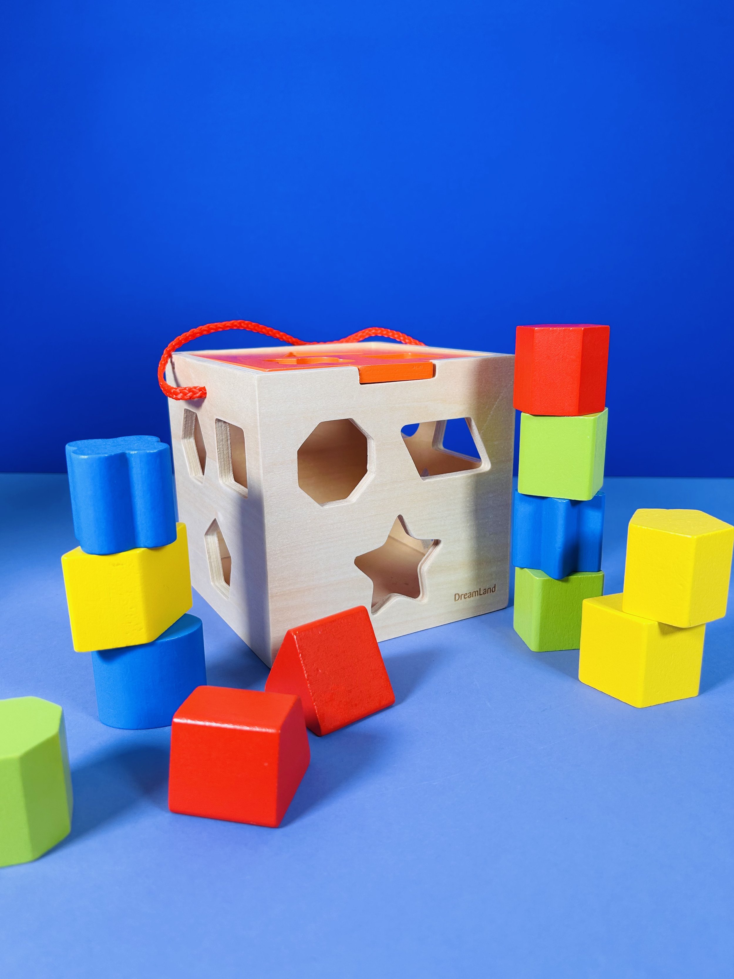 Cube trieur de formes_2.jpeg
