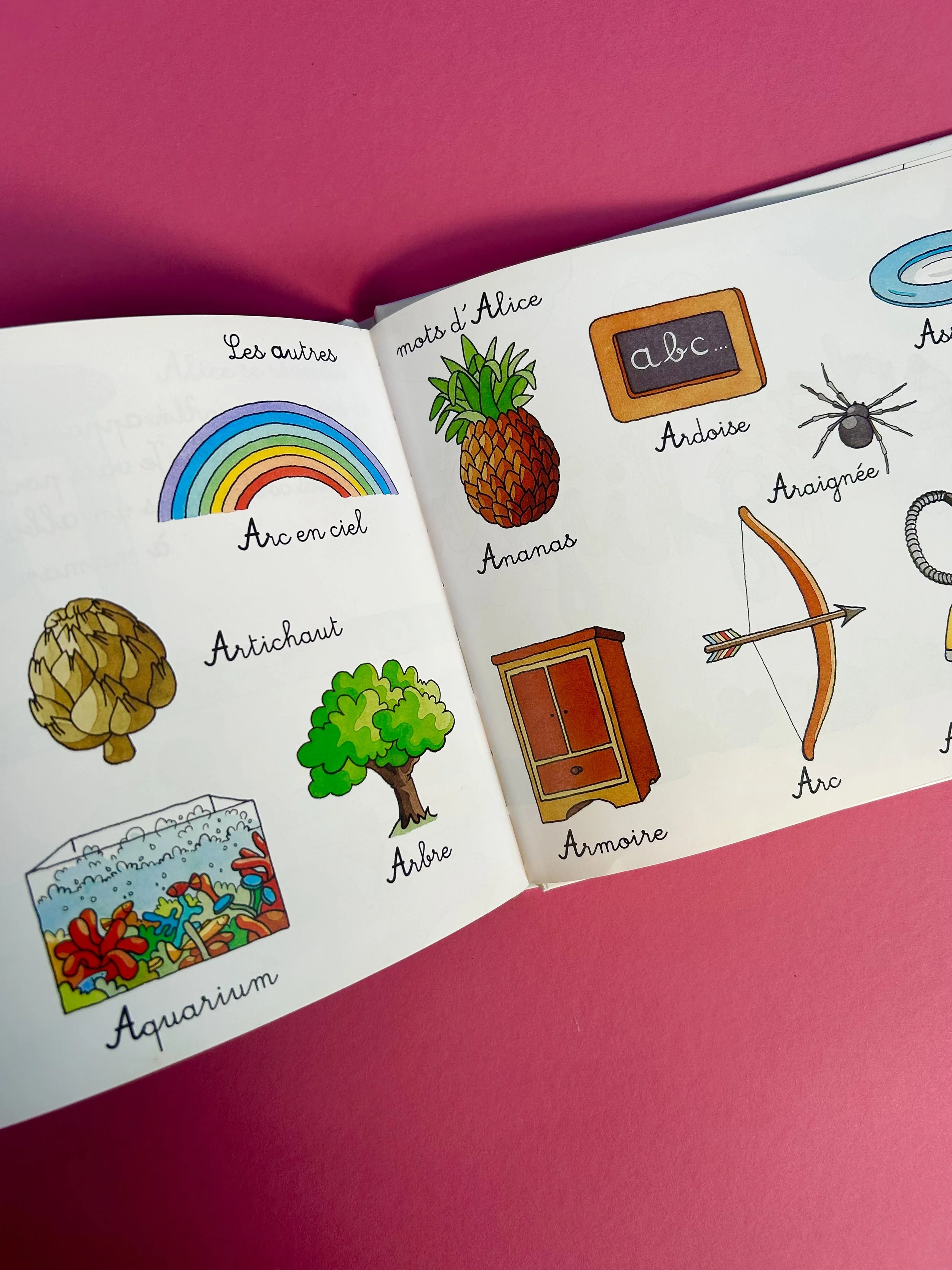 Replay kids_livres Ines-Alice_Emma_hachette_2.jpeg