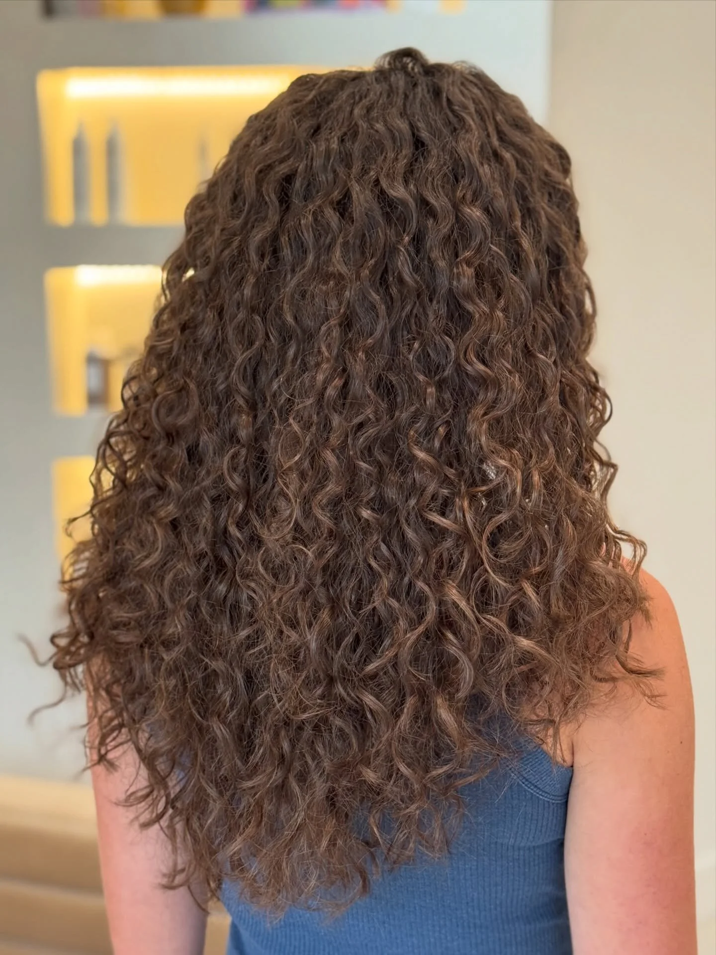 You saw the reaction video now let&rsquo;s take a moment to see the before, and after! She had no idea how good her hair even was 😍👏🏼 #curlygirlmethod #curly #curlyhaircut