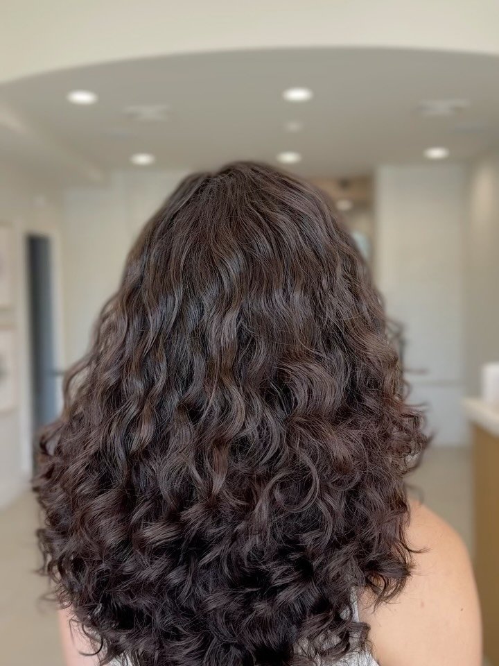 Acrylic cut transformation with seamless cascading layers