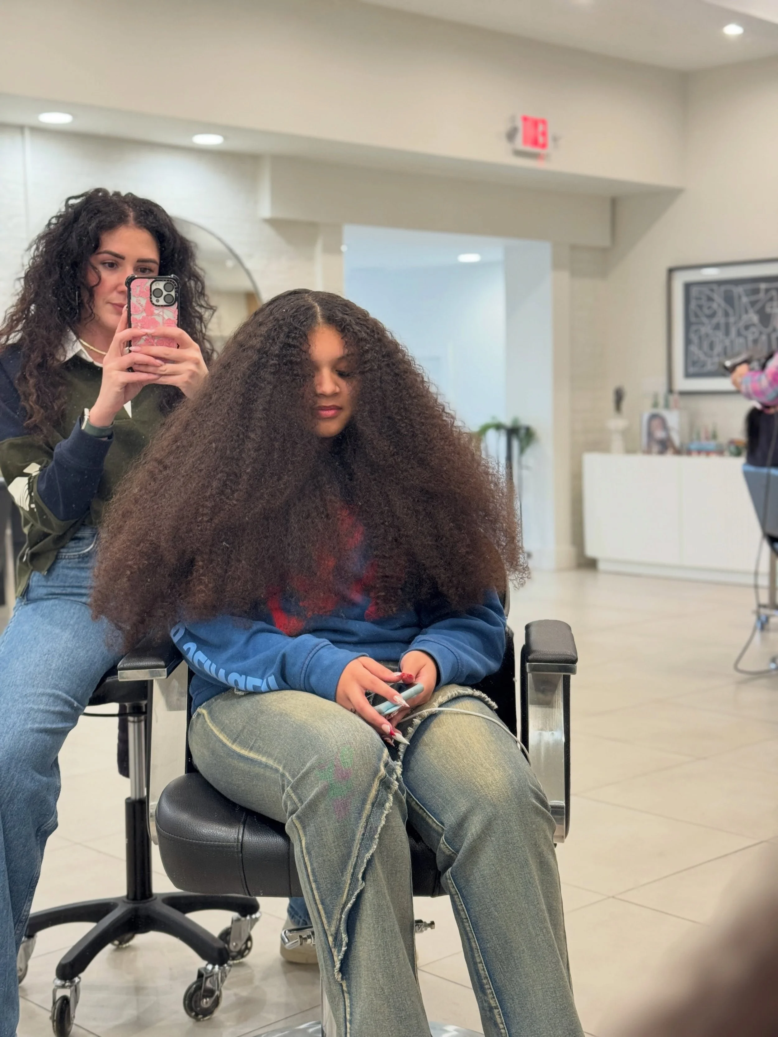 A full curly hair transformation. ✨

If you&rsquo;ve been searching for a curly hair specialist in Westchester, NY, this is exactly what a custom curl transformation can do.

This transformation wasn&rsquo;t about changing her curls&hellip; it was ab