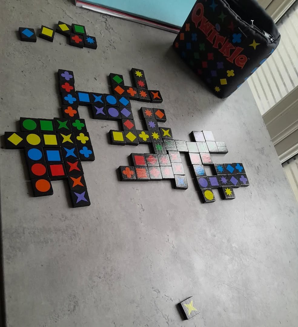 Another great game of Qwirkle to warm up our brains and use important problem solving skills ✨️🟢🔵🟣🟤🟨🟩🟦🟪

#education #engagement #thinking #pattern #maths