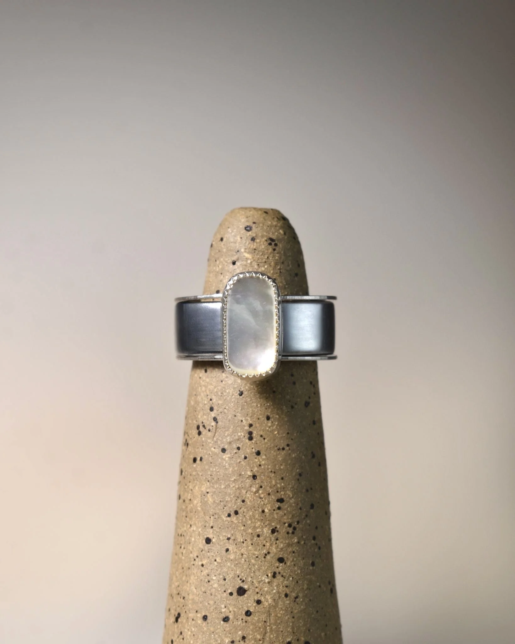 Mother-of-Pearl Smart Ring Adornment