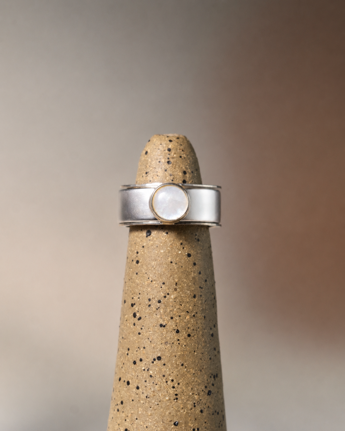 Mother-of-Pearl Smart Ring Adornment