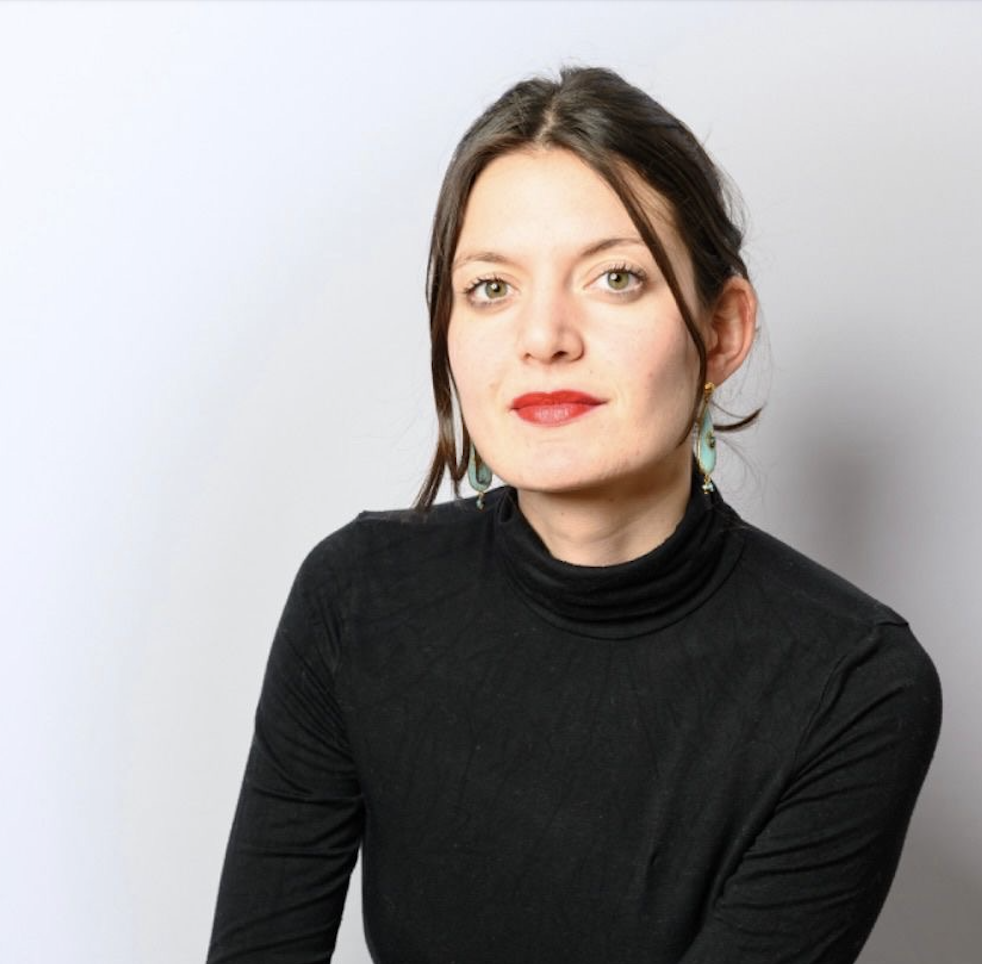 LOUISE DE LONGUEMAR – Fondatrice et CEO de Daisy. Diplômée de la London School of Economics, Louise a d’abord travaillé en conseil en stratégie à Hong Kong avant de rejoindre le secteur des SaaS B2B en tant que Sales Manager, où elle s'est distinguée