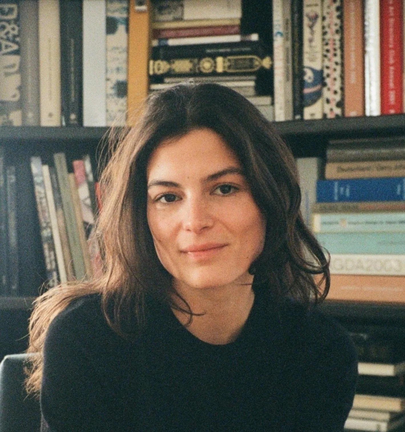 MARINE AUBENAS - Co-fondatrice du Studio Indice. 
Marine est formée en communication au CELSA/Sorbonne et après avoir été chargée de projets digitaux, elle co-fonde Studio Indice en 2024 - un studio créatif spécialisé en stratégie de communication, c