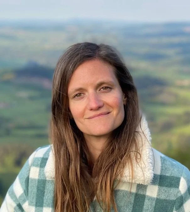 ELISABETH CHANIOT - Co-fondatrice Trampoline. 
Après une formation en école de commerce et une expérience enrichissante dans la mode puis dans l’art, Élisabeth co-fonde Trampoline. Depuis 7 ans, elle se consacre à l’accompagnement sur-mesure d’artist