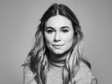 MARIE-CHARLOTTE DE BORREKENS - Fondatrice de Marysh. 
D'origine belgo-néerlandaise, Marie-Charlotte est la créatrice de Marysh, une marque durable parisienne, proposant des pièces féminines, intemporelles et d'une élégance décontractée "effortless ch