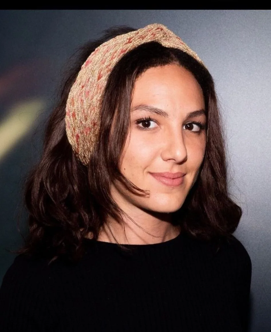 PASCALE SAVARY - Après avoir piloté une agence d’image Pascale est devenue indépendante. Ancrée dans la presse mode avec L’Officiel & Interlope et productrice au service des marques (Coperni) ou d'institutions culturelles (Afalula), Pascale est exper