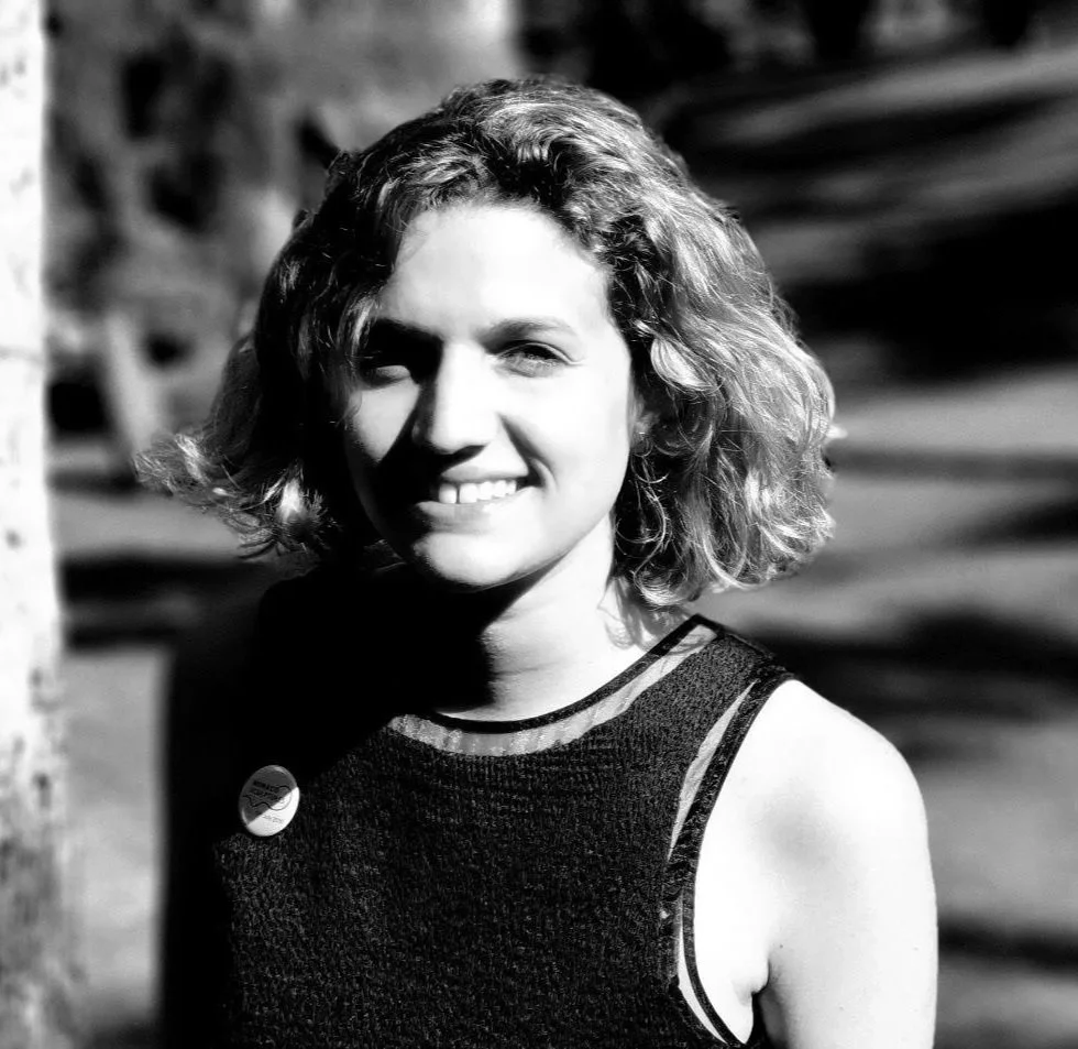 SALOMÉ PIRSON -
Commissaire Priseur et Co-fondatrice de la maison de ventes Maurice Auction.
Diplômée de La Sorbonne et d’HEC Paris, Salomé s'est formée en tant que commissaire priseur et en 2022, fonde Maurice Auction, sa maison de ventes dans laque