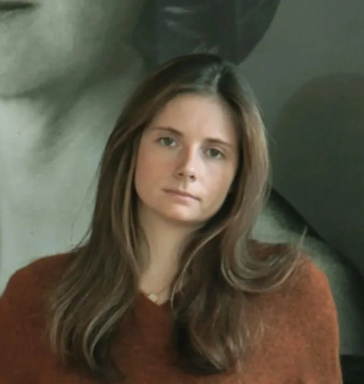 ALEXIA GIESEN - Architecte d'intérieur et designer. Après ses études à Penninghen et un parcours dans des cabinets de design d’intérieur prestigieux (notamment pour Paris Society), Alexia a fondé sa propre agence. Elle réalise aujourd’hui des projets