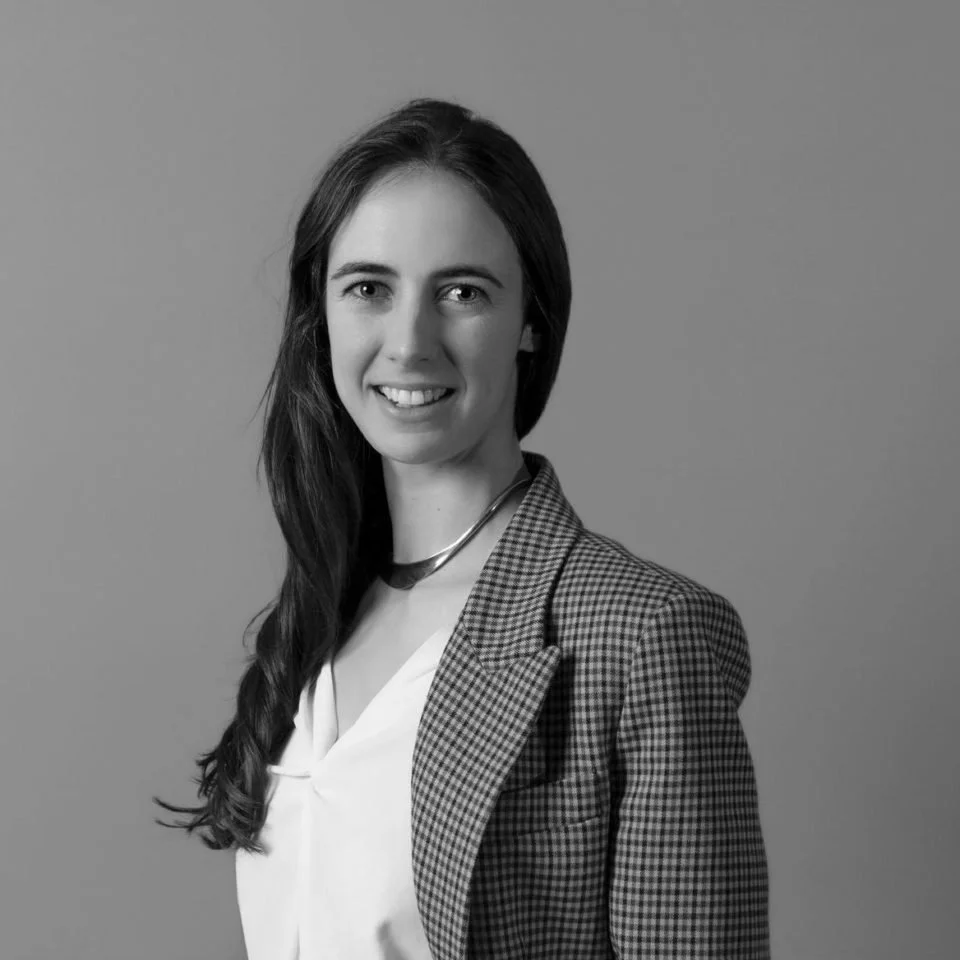 CATALINA DE LA SOTA - Avocat à la cour chez Zimeray Finelle. 

Diplômée de Trinity College, Georgetown et Sciences Po, Catalina a acquis une expérience significative au sein de cabinets de conseil et du pôle économique et financier du tribunal judici