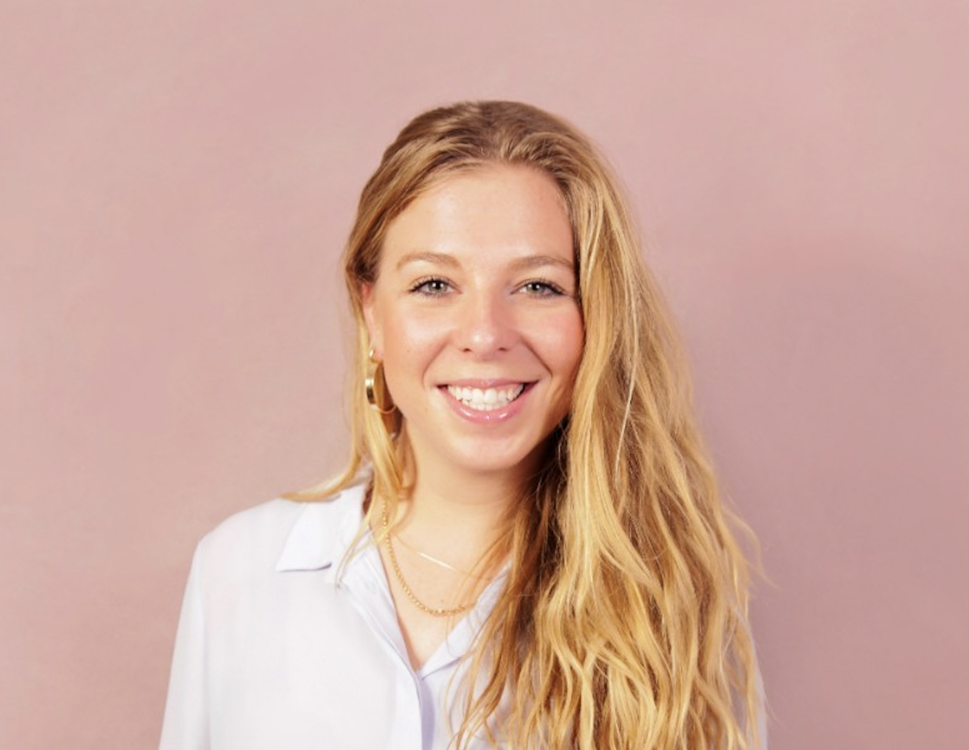 CLAIRE FIJEN – Product Owner Air France-KLM. 

Originaire des Pays-Bas et passionnée par la vie parisienne, Claire incarne une véritable expertise en digital et marketing. Forte de sept années au sein du groupe Air France-KLM, elle a su s'imposer com