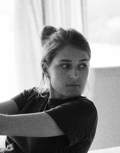 INES DE FLEURIEU - Chef de projets décors d’oeuvres d’art chez Hermès.

Architecte d’intérieur de formation, Ines a exercé pendant 4 ans comme Chef de Projet R&D au sein du département architecture de la maison Christian Dior Couture, où elle a contr