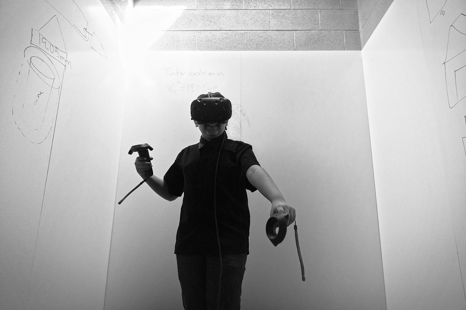 VZ_90911_08_NE_Bristol_BoyWithVR_RGB_v3_72dpi.jpg