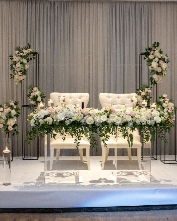 Happy Monday! 

#torontoflorist #weddingsintoronto #weddingtrends2025 #blushandwhitewedding #weddinginspo #weddingflorist #freshflowers #weddingcenterpieces #wedding #weddingflowers #weddingfloraldeco #wedding #gtaweddings #ontariowedding #freshflowe