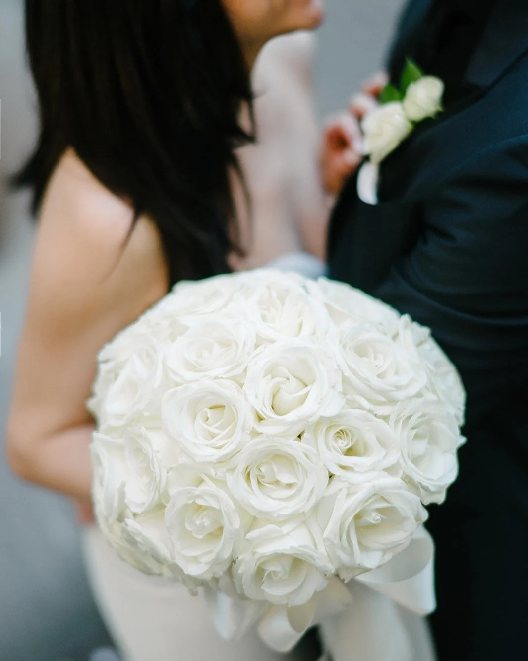 A classic bridal statement&mdash;tight clusters of pure white roses make for a timeless and elegant bouquet moment. 

#TorontoWeddings #LuxuryWeddingsToronto #HighEndWeddings #TorontoBrides
#TorontoEventPlanners #LuxuryWeddingPlanning #TorontoWedding