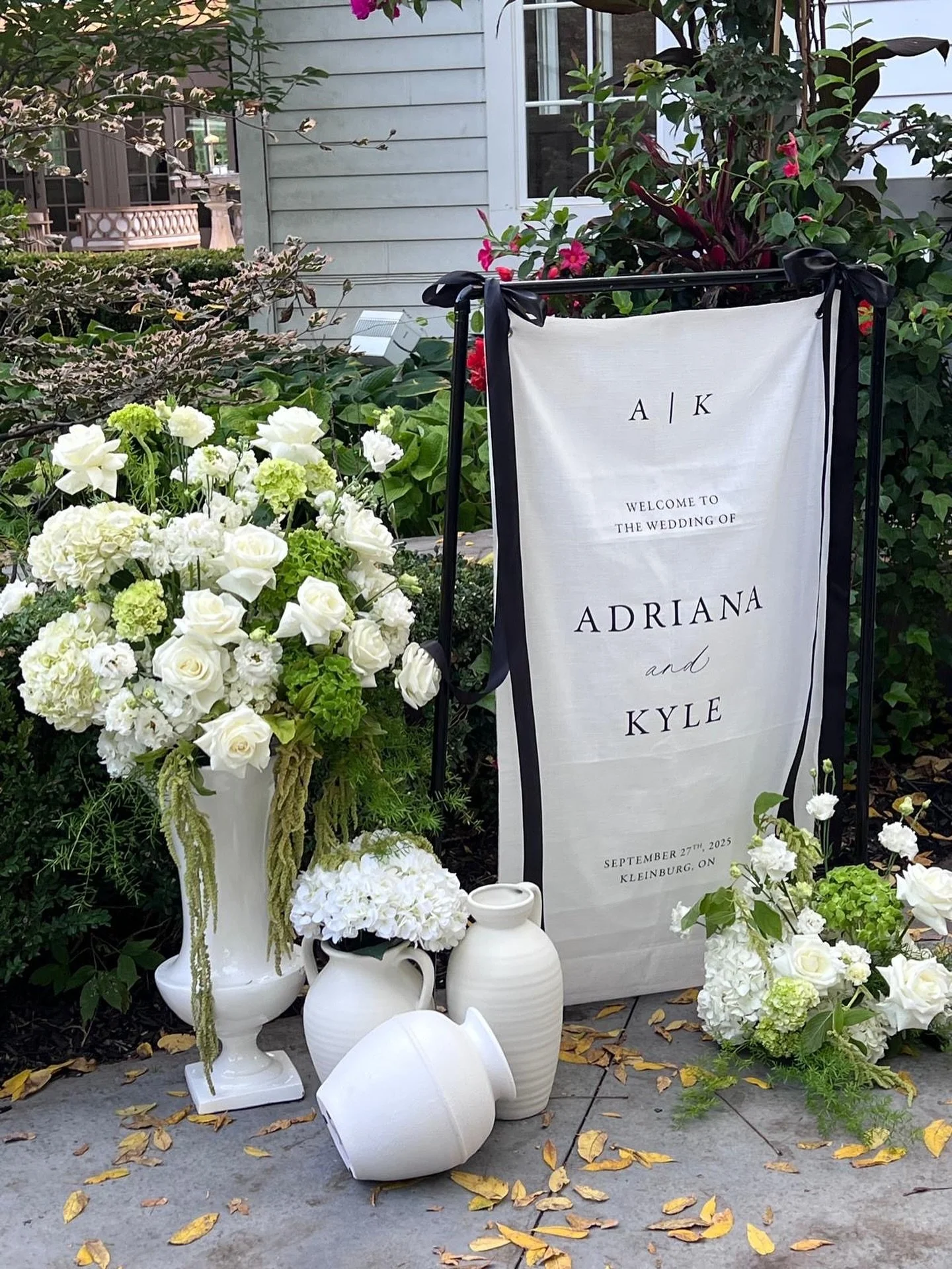 Welcome Sign Urn Arrangements with white roses, white hydrangeas, mojito hydrangeas and amaranthus 🪴✨

#TorontoWeddings #LuxuryWeddingsToronto #HighEndWeddings #TorontoBrides
#TorontoEventPlanners #LuxuryWeddingPlanning #TorontoWeddingExperts
#Exclu