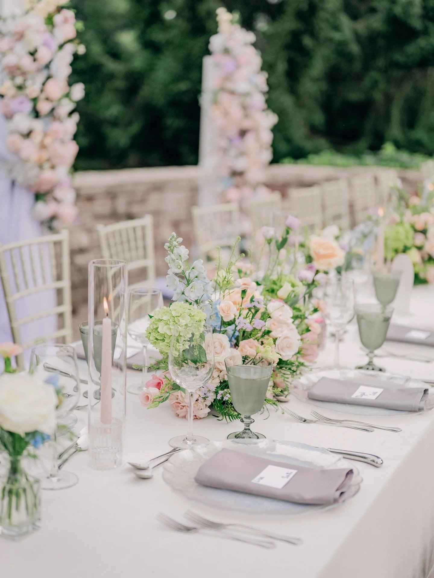 Our summer wedding at @paletta_mansion 🤍&mdash; planning with Heidy of @elegant.steps.events 🪞

Soft floral pastels in their centerpieces and arch. 

#TorontoWeddings #LuxuryWeddingsToronto #HighEndWeddings #TorontoBrides
#TorontoEventPlanners #Lux