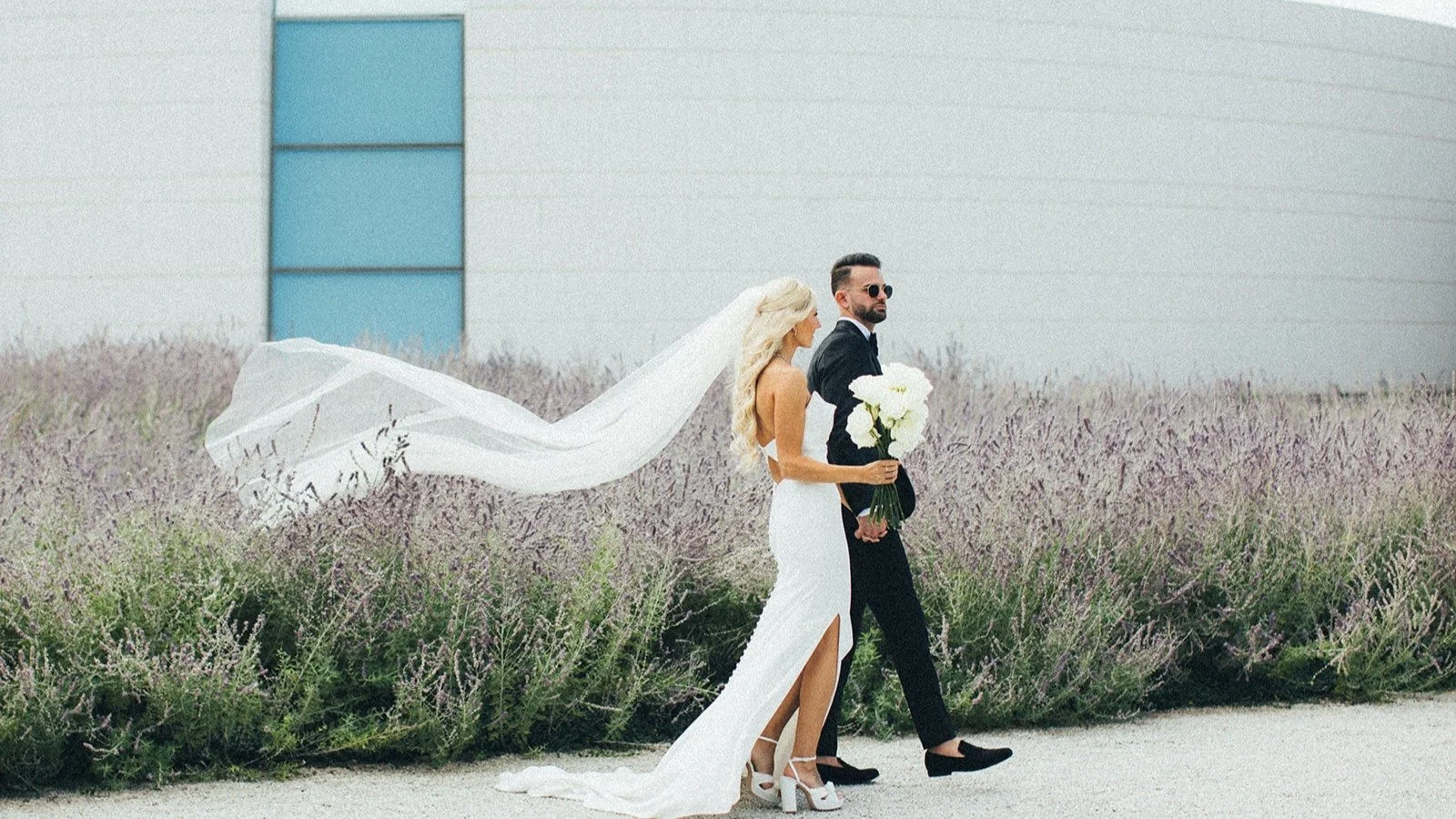 M &amp; G | Long Stemmed Bridal Bouquet 

Photographed by @geesunkvisuals