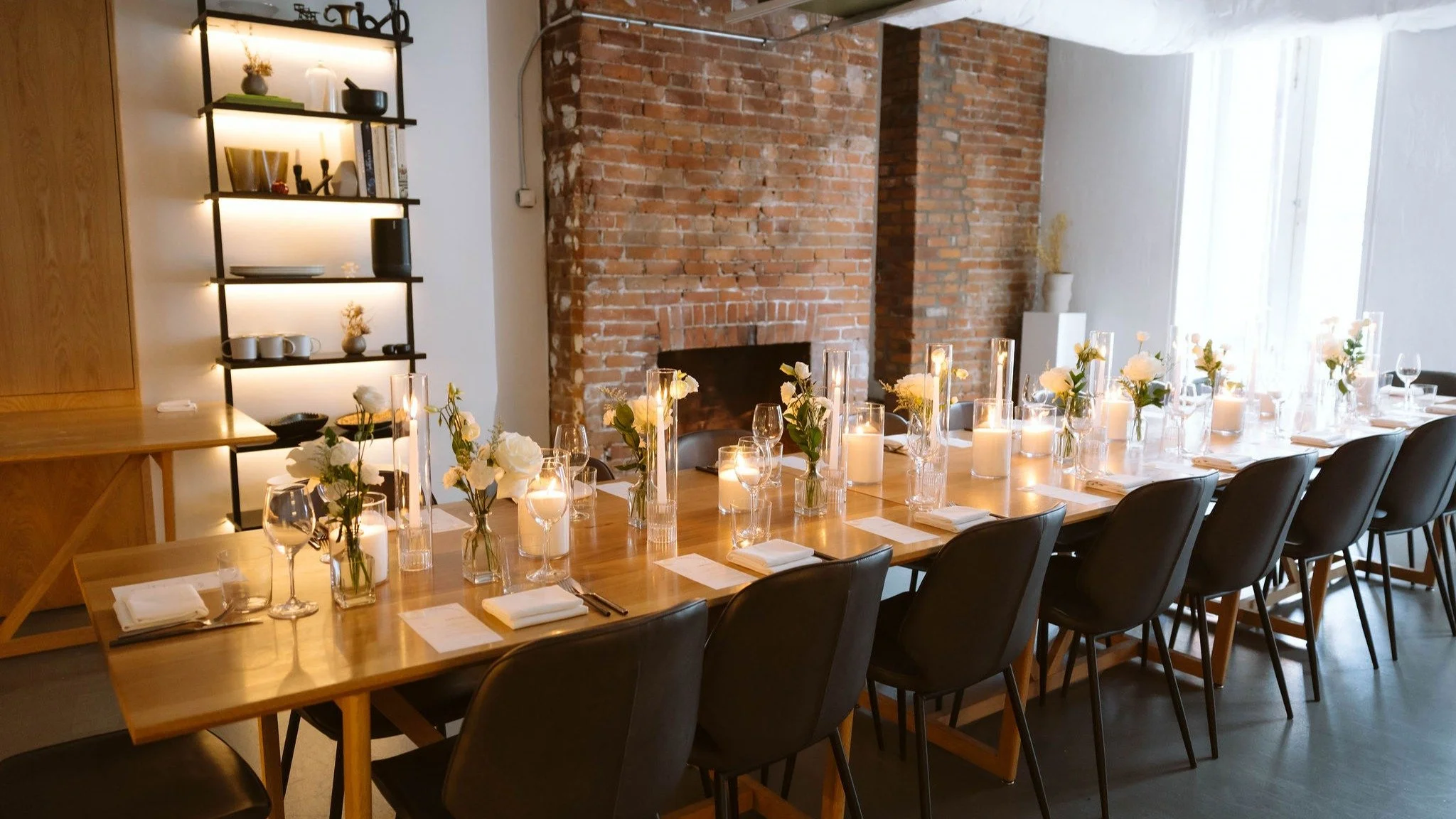Sometimes, simplicity is beauty. Check out how this table with bud vases and tapered candles looked full. 

♡ photographer: @elle.ivy.photography
♡ venue: @thefarefoodco
♡ florist: @bloomberry.and.co

#torontoflorist&nbsp;#weddingsintoronto&nbsp;#wed