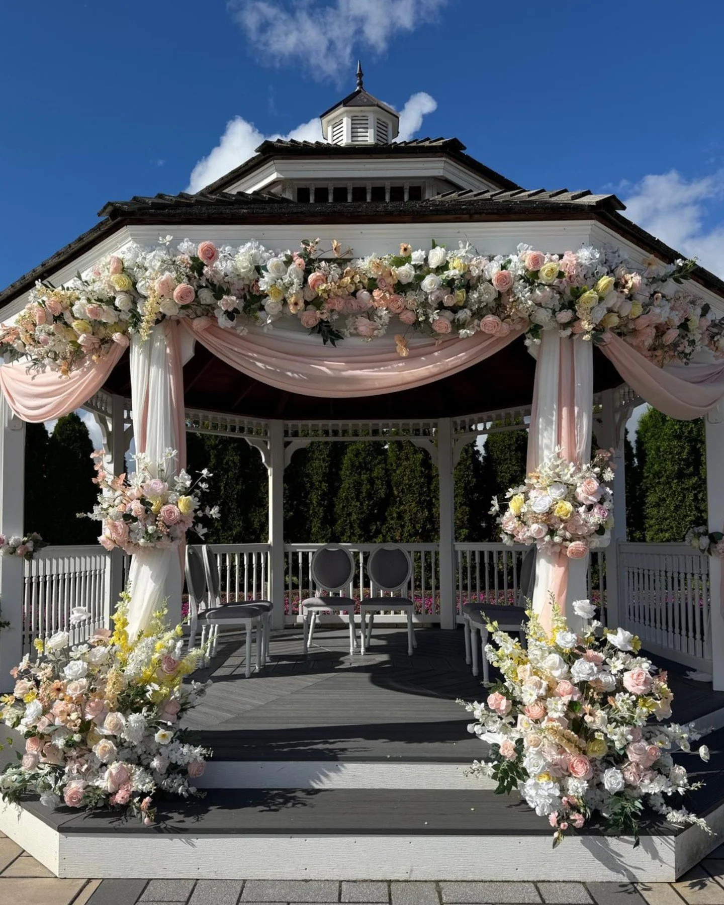 Not getting ahead of you guys but only 67 days till Spring! To all our Spring couples, it's coming up! 

We have a few dates available
Send us a message

#Wedding #SpringWedding