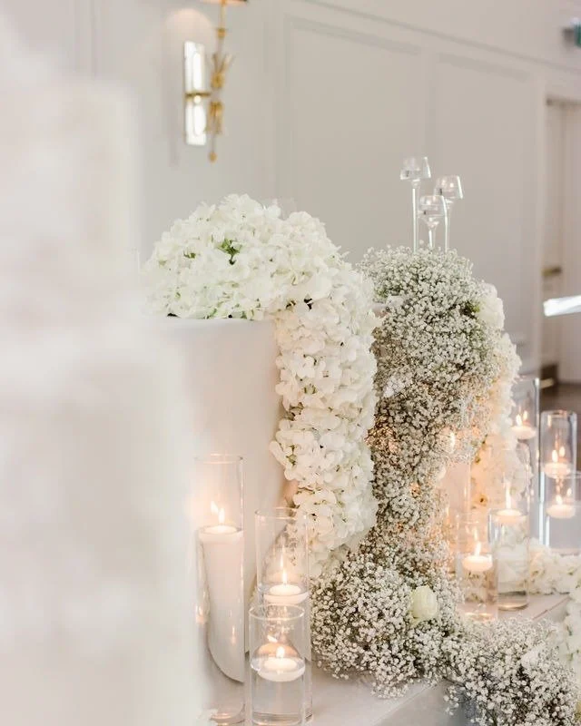 The waterfall effect on your sweetheart table. 

Photographer : @purpletreephotography
Beauty : @fancyfaceinc
Floral : @bloomberry.and.co
Venue : @thearlingtonestate
Planning : @claudiacoleevents