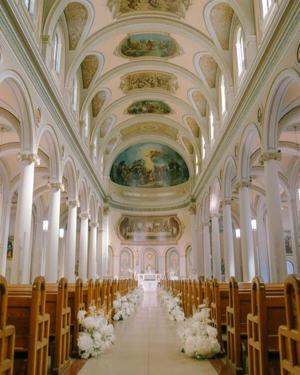 Easily one of the most beautiful churches we&rsquo;ve ever had the pleasure of styling. 🕊️ 

Standing in the grand St. Paul&rsquo;s Basilica, we designed these floor arrangements to lead the way to the altar, balancing the design so the beauty of th