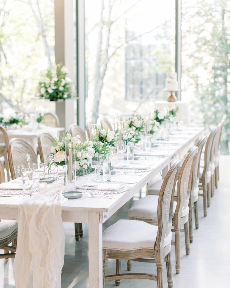 A classic look. Very clean, very demure and very presentable. 

📍@theroyalconservatory 
Planning : @theeventdesignco 
Florals : @bloomberry.and.co