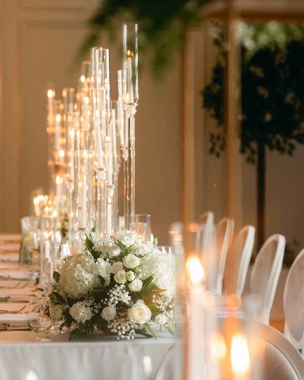 Our modern 8-Arm crystal candelabras in action. Renting made easy! Send us a DM now. 

#luxuryflorist #florist #torontoflorist #torontoweddings