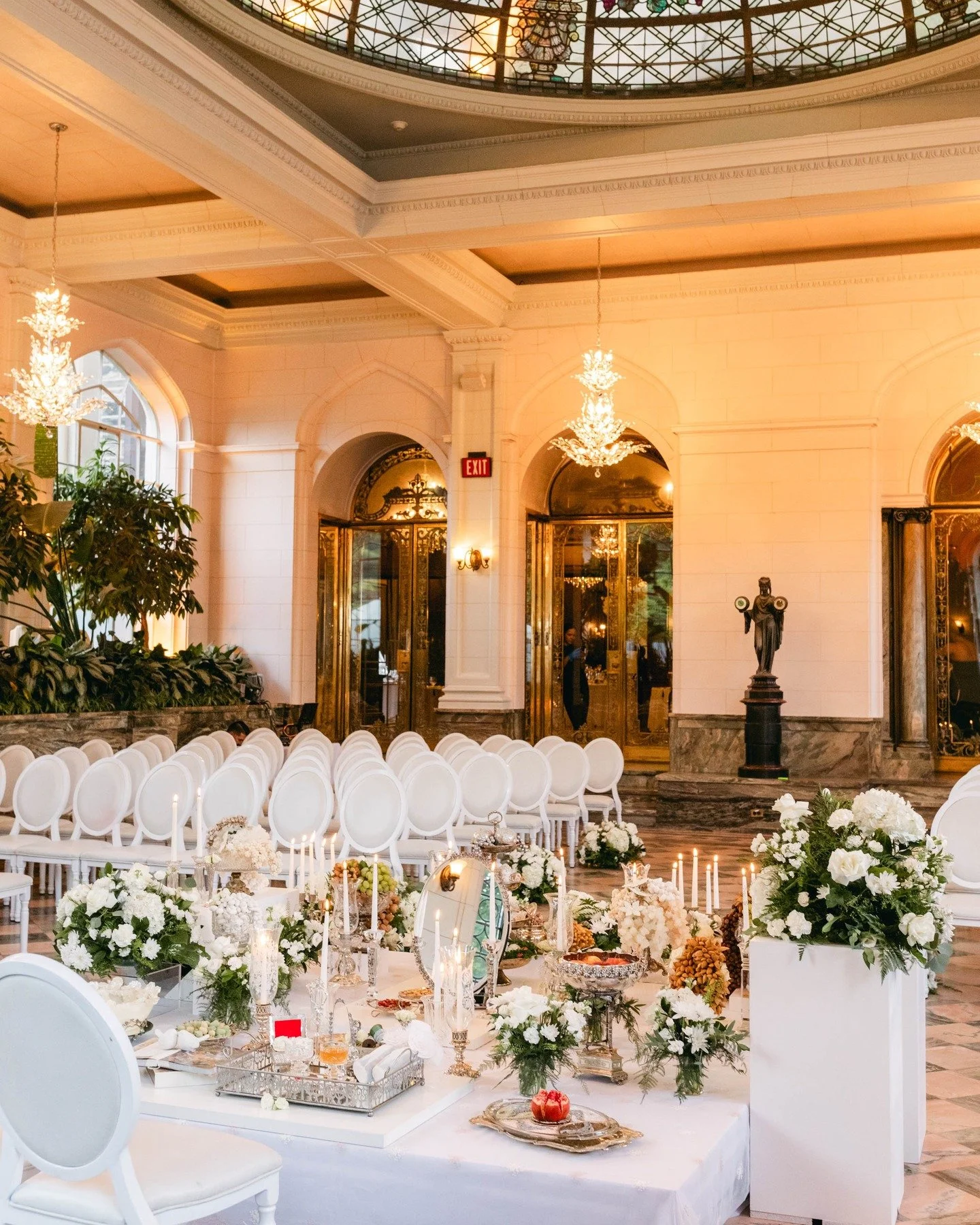 Bringing your sofreh aghd vision to life with bespoke, luxury wedding flowers&mdash;crafted by Toronto&rsquo;s trusted wedding florists. Perfect for modern and traditional Persian weddings. 💐✨

#SofrehFlowers #Persianweddingtoronto