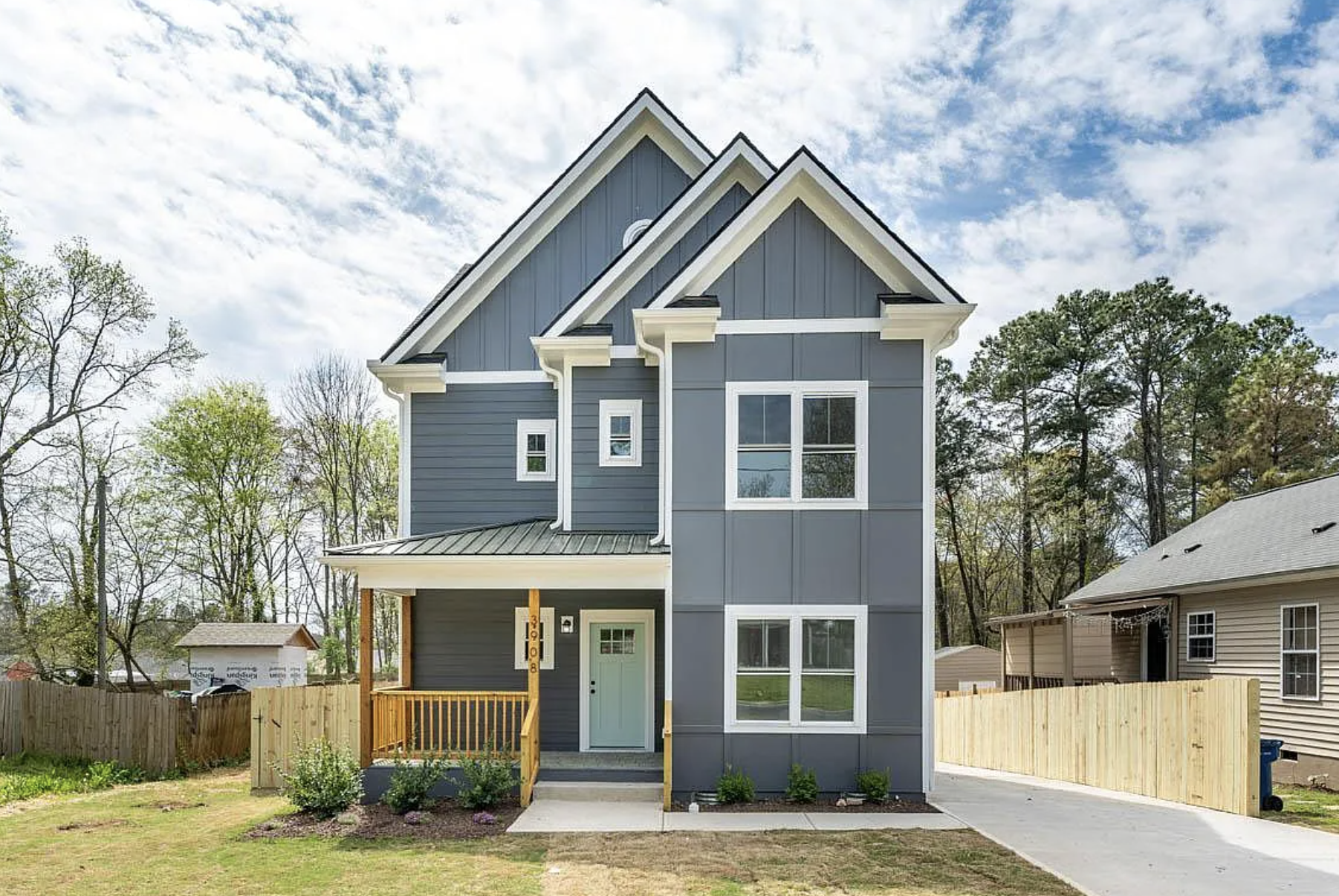 BelleVue_Front_House_1.png