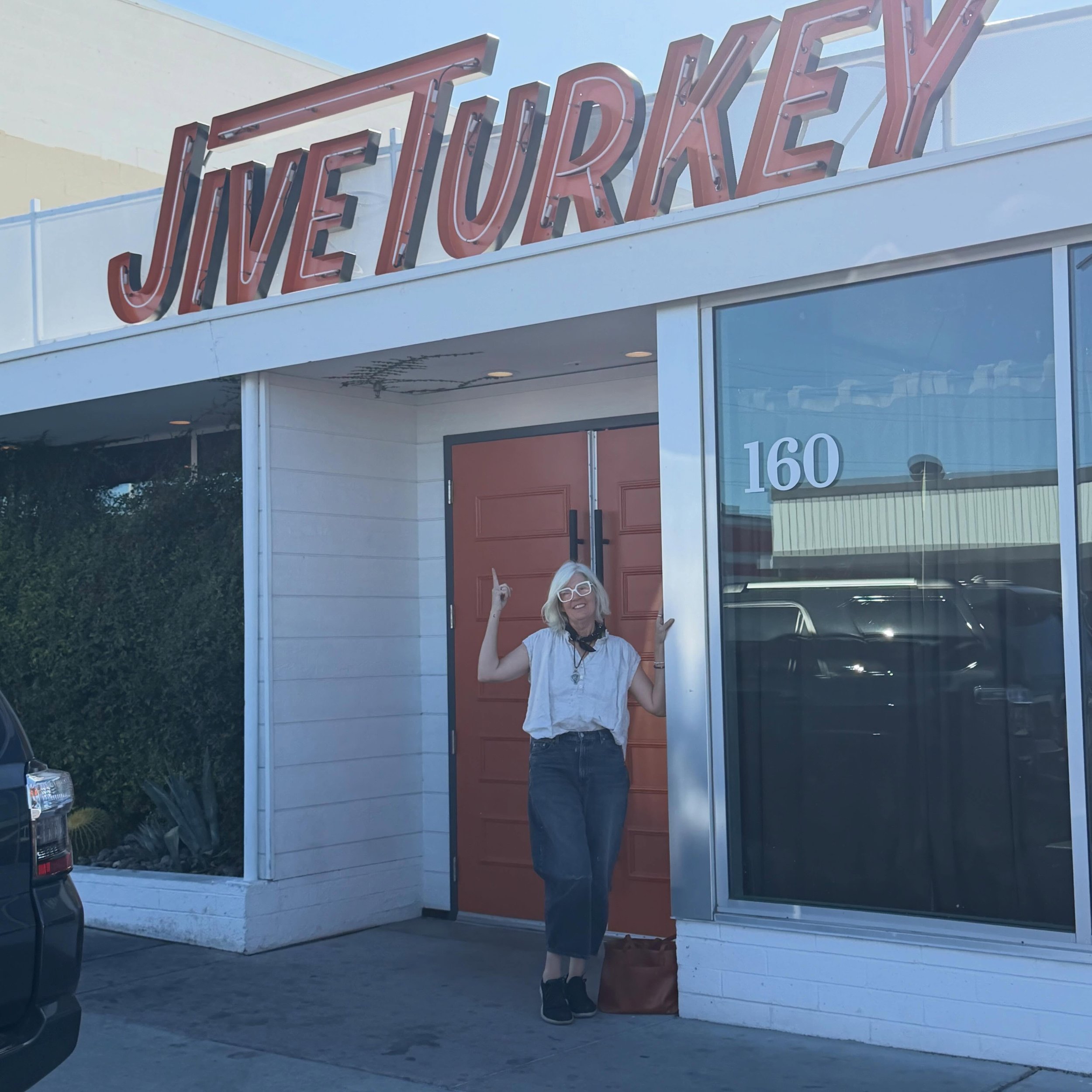 Post studio cocktail hour @jiveturkeydive #cocktailhour #divebar #downtownlasvegas #studioday