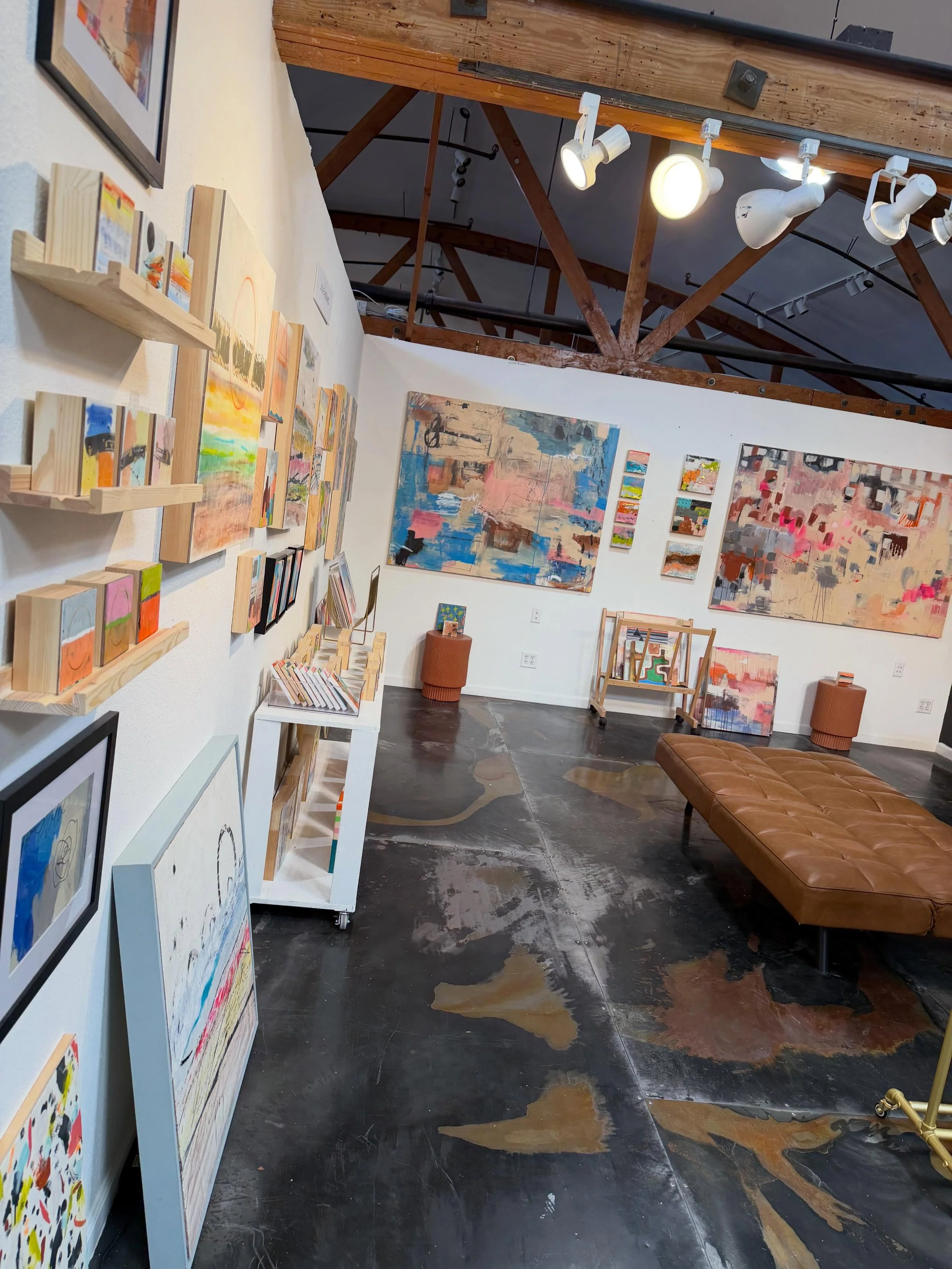 Happy Sunday funday! Come say hi to @michaelpatrickthieme and @zacharys10 while they hang up the new show! Open today 12-4ish #artstudio #artgallery #artsfactory #artsdistrictlv #sundayfunday