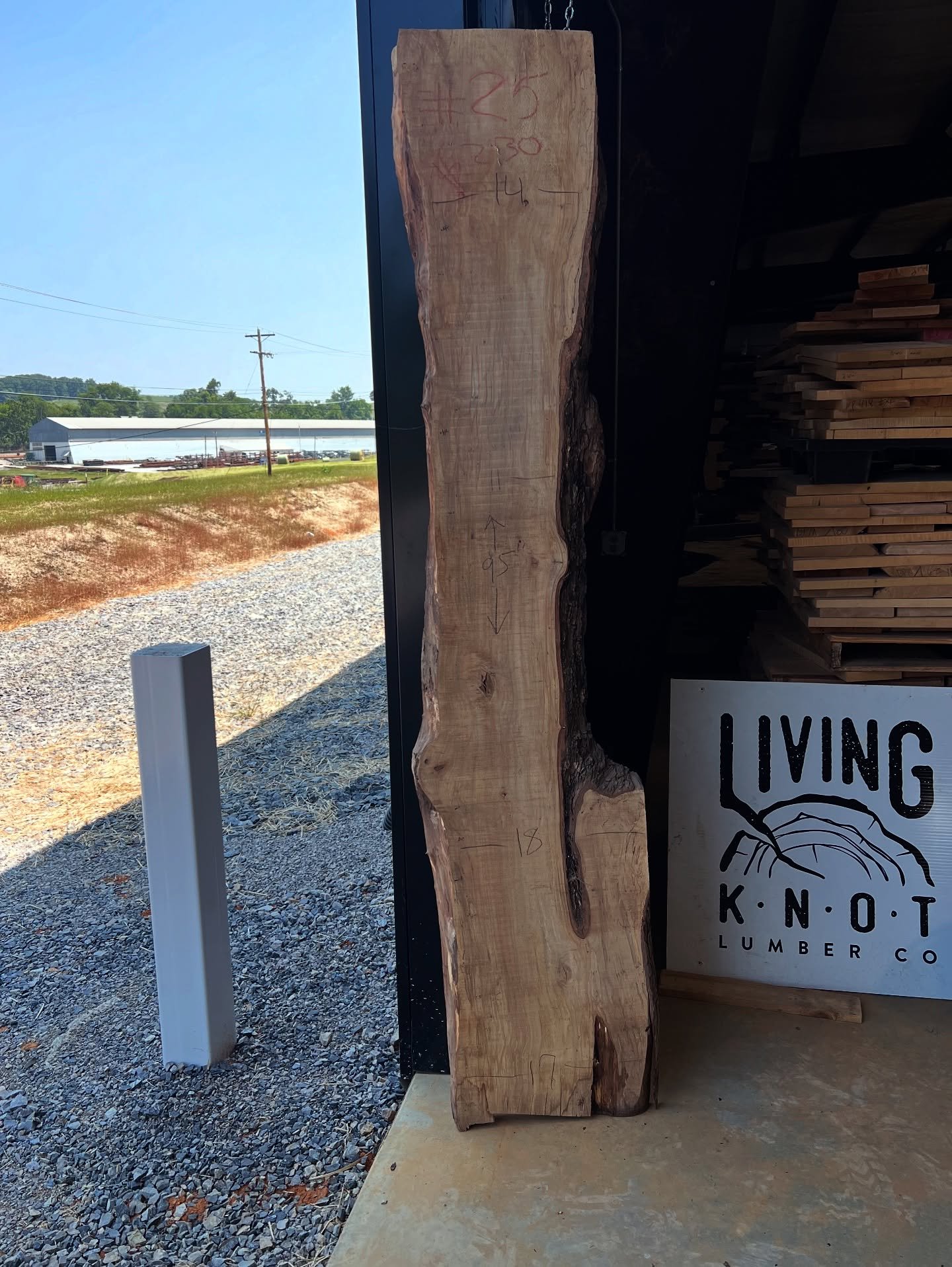 Live Edge Maple Slabs &ndash; Full of Possibilities 🤩

These two live edge maple slabs are packed with beauty and potential. Each piece is unique&mdash;ready to be turned into something truly special! Our ideas for these slabs are: 

&bull;Desks
&bu