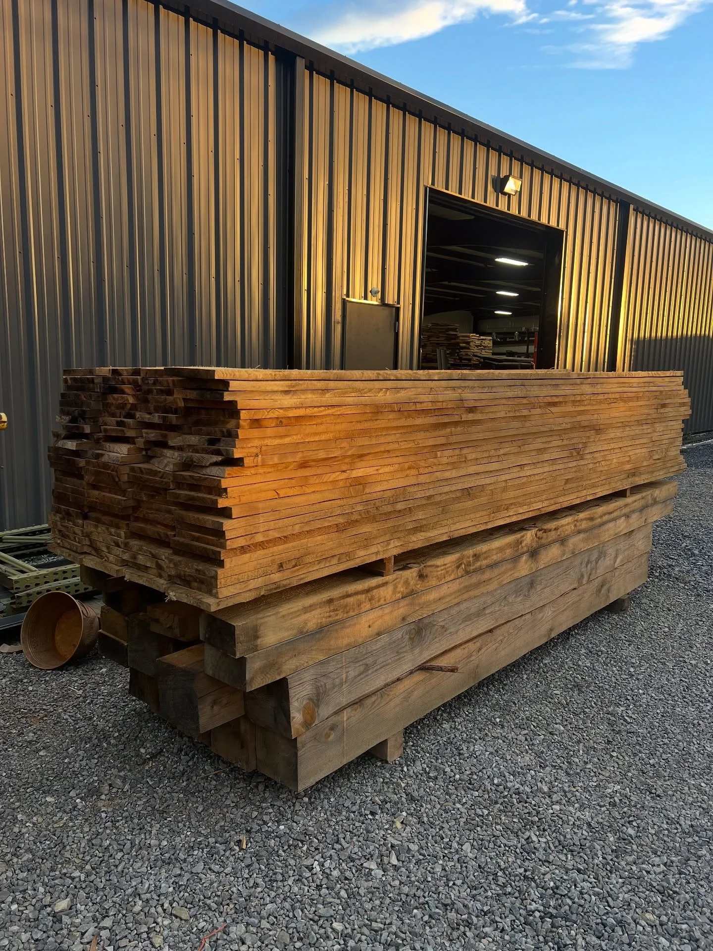 🔥960bf (sqft) of 1x10x12&rsquo; Hemlock available while it lasts! Come get it before it&rsquo;s gone, we don&rsquo;t see this particular product hanging around much! 🔥

Typically our Hemlock orders are sawn as fast as they&rsquo;re sold if not befo