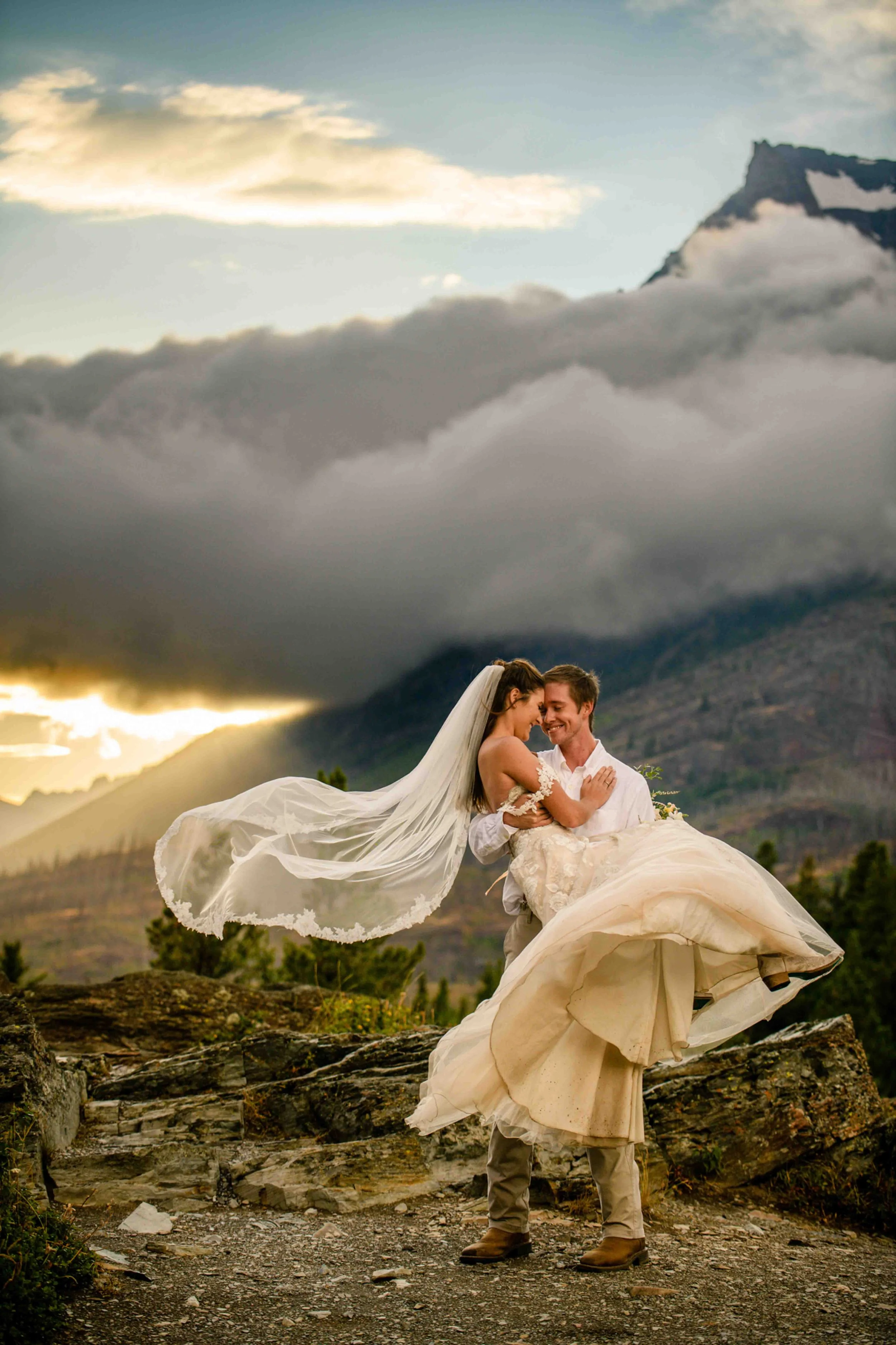 elopement-photographer-montana-wedding-glacier-national-park-planning-elope-married-engaged250.jpg